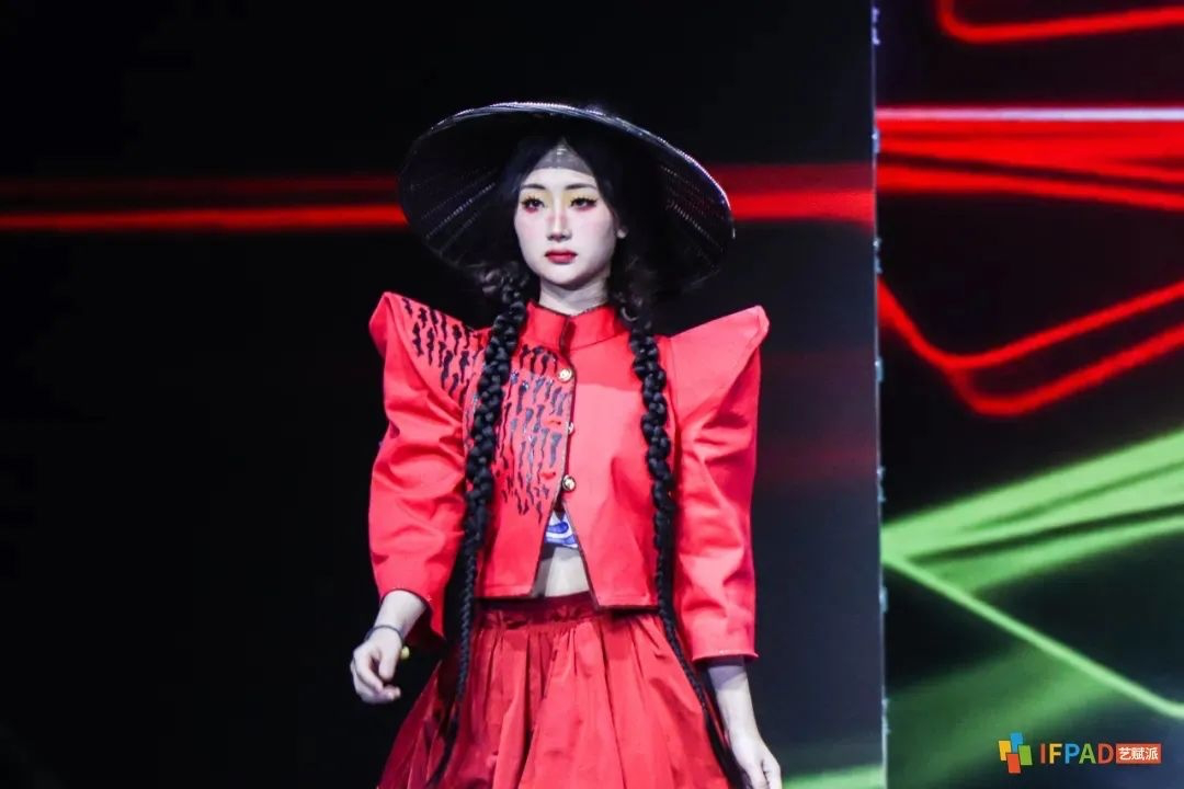 学生参与布服来战设计及走秀